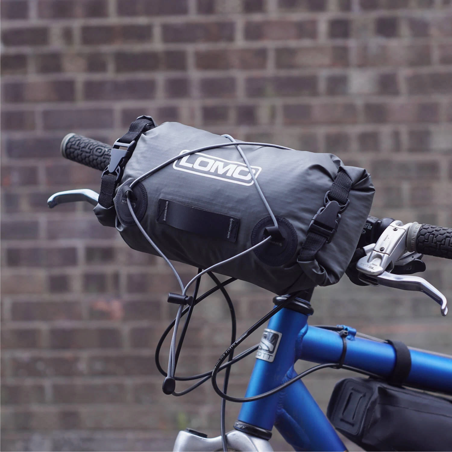 Lomo 3L Bikepacking Handlebar Bag - Image 2