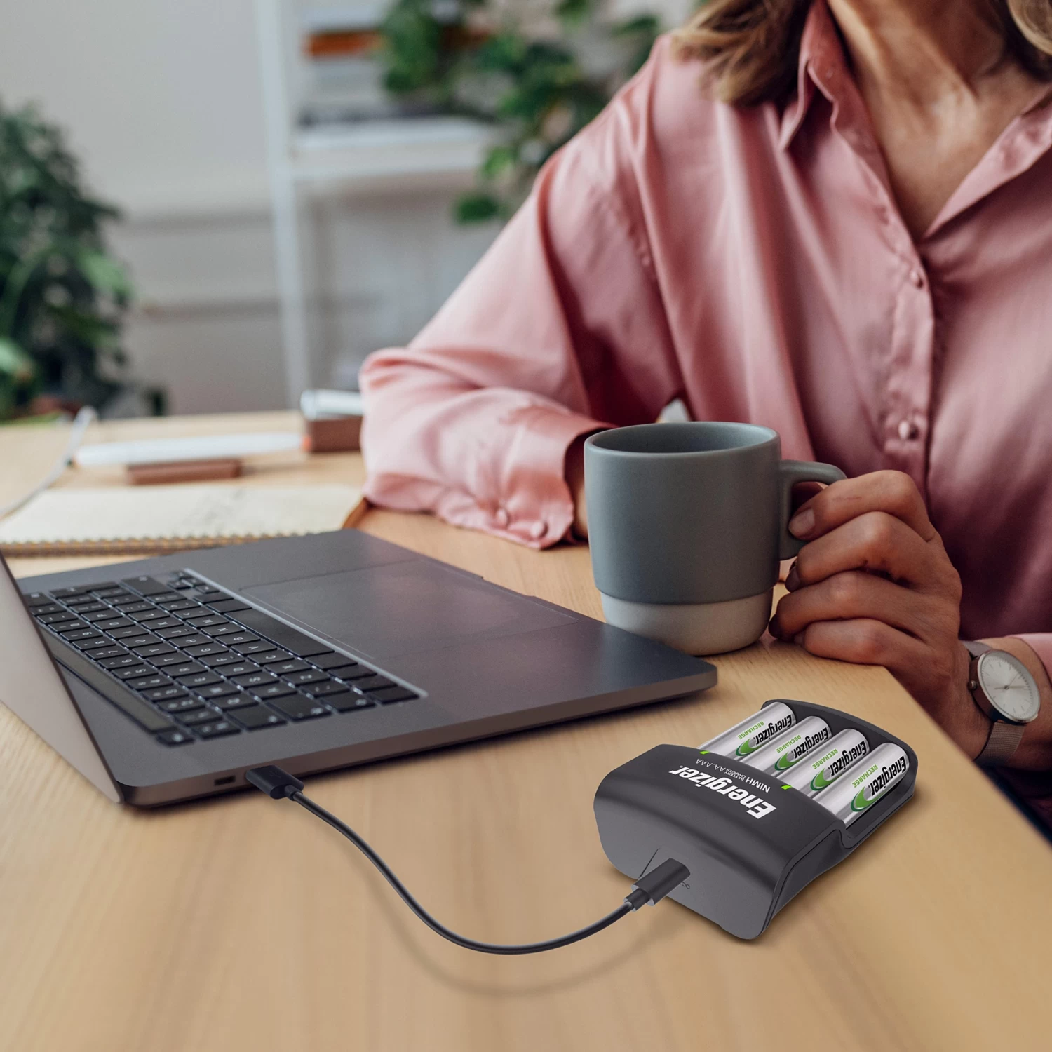 Energizer NiMH Battery Charger USB 4 AA/AAA 4 Batteries AA / HR06 - Image 5