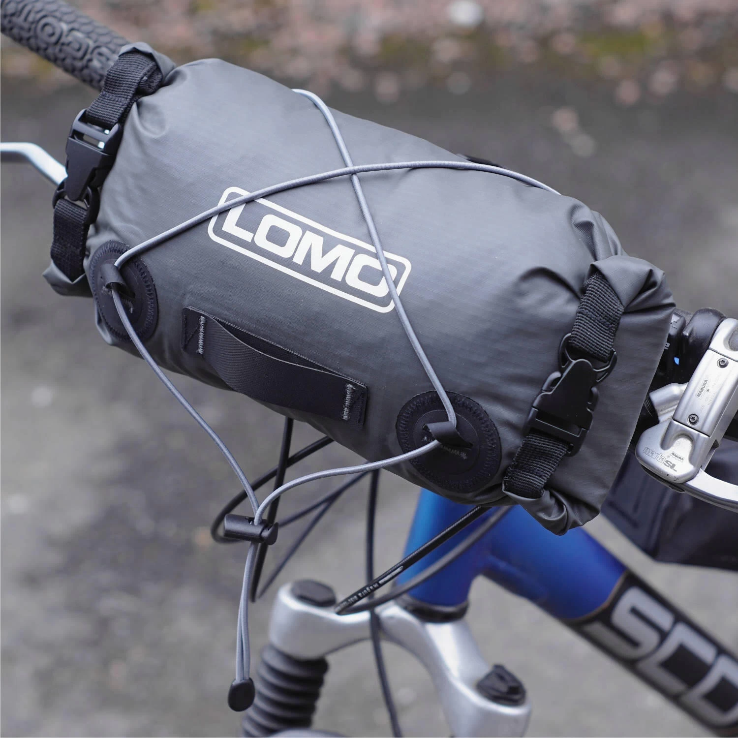 Lomo 3L Bikepacking Handlebar Bag - Image 4