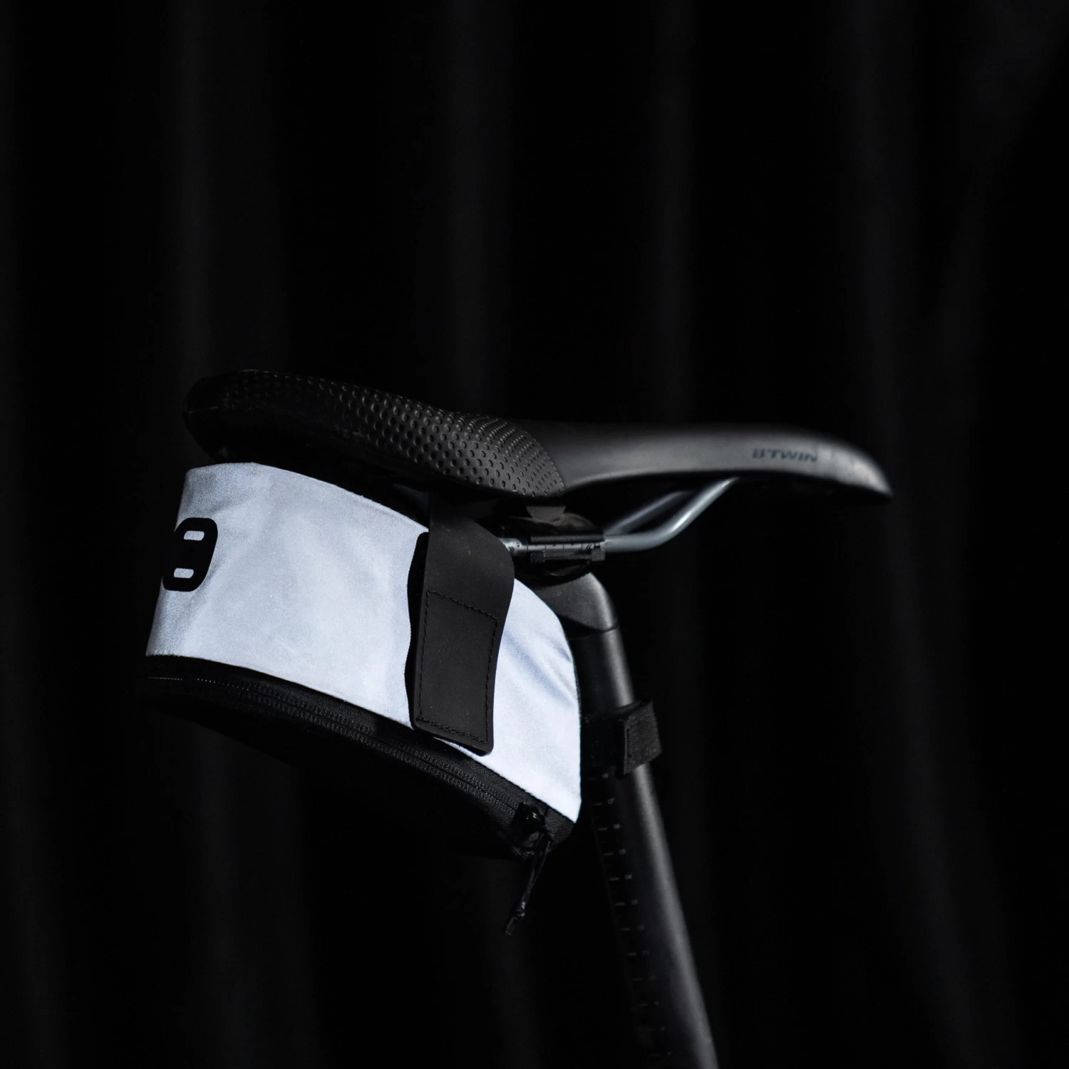 Decathlon Reflective Saddle Bag 0.6L Easy M - Image 4