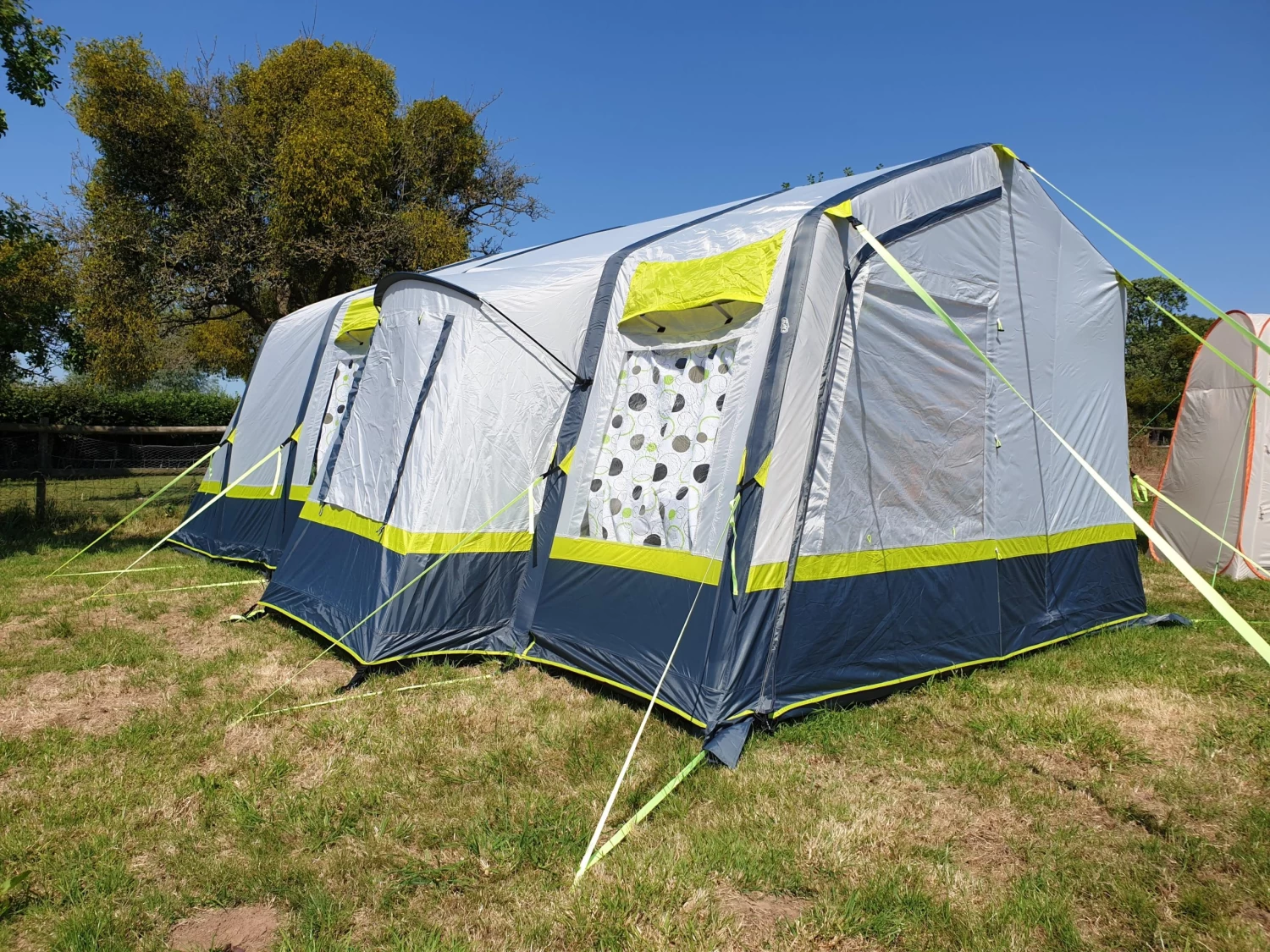 OLPRO Home 5 Berth Inflatable Family Tent - Image 2