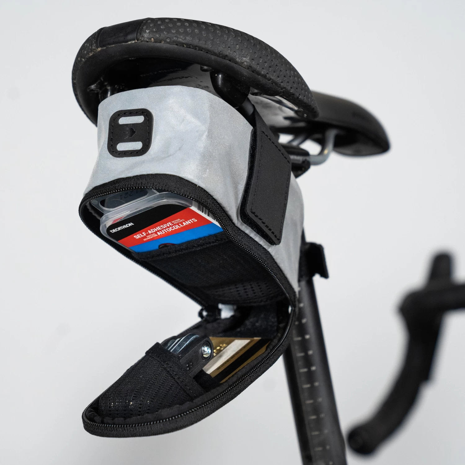 Decathlon Reflective Saddle Bag 0.6L Easy M - Image 3