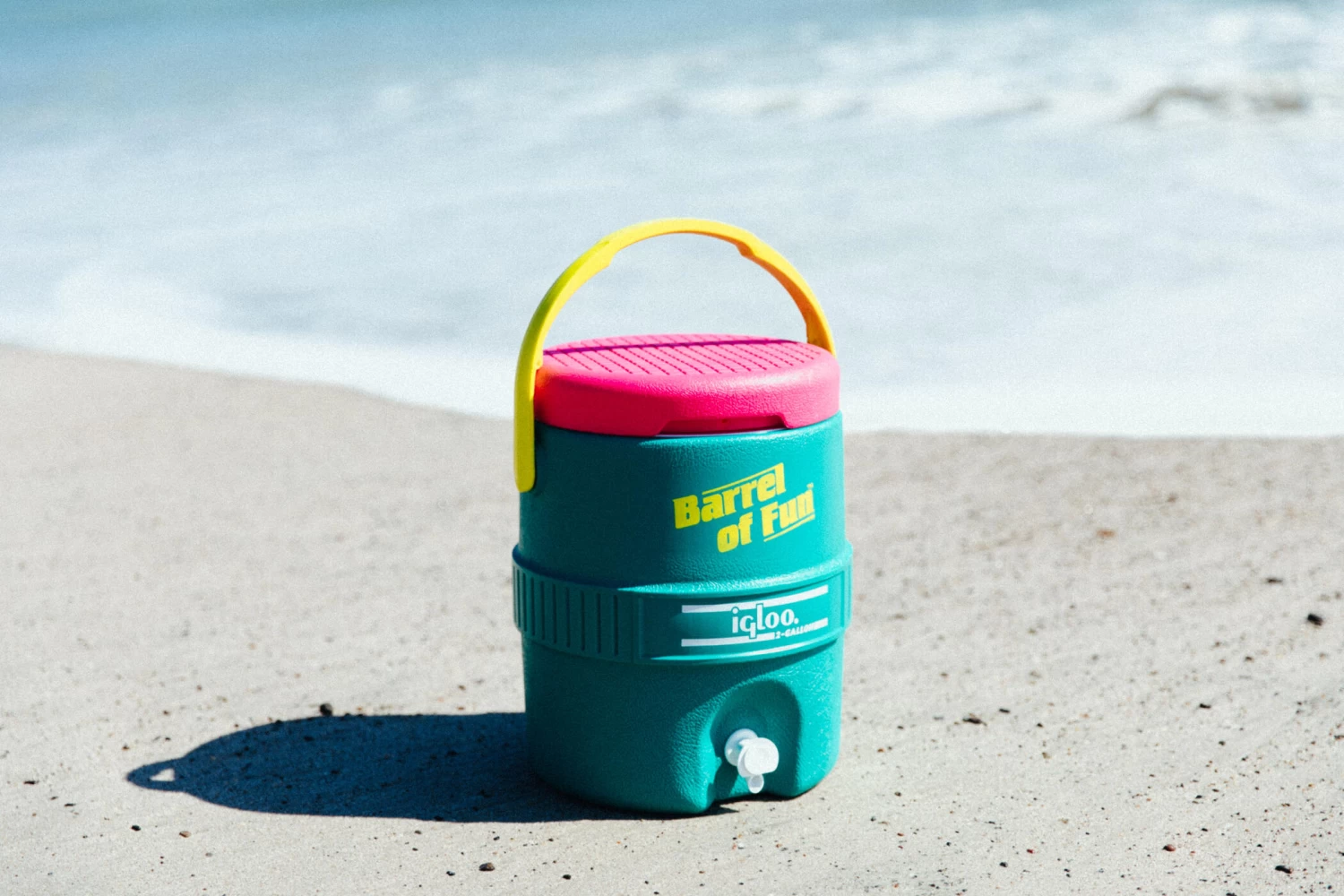IGLOO Retro Barrel Of Fun 2 Gallon - Image 5