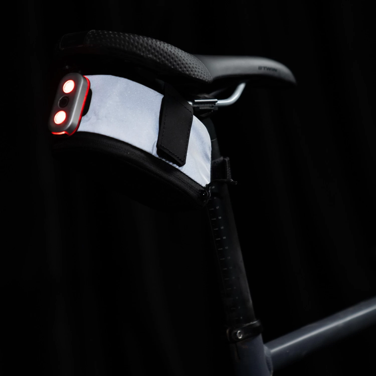 Decathlon Reflective Saddle Bag 0.6L Easy M - Image 6